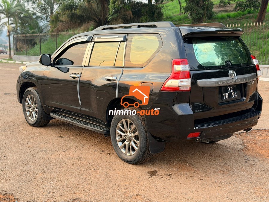 magnifique voiture de luxe pour vos déplacements dans la ville et hors ville au prix imbattable 100.000 dans la ville et hors ville negociable