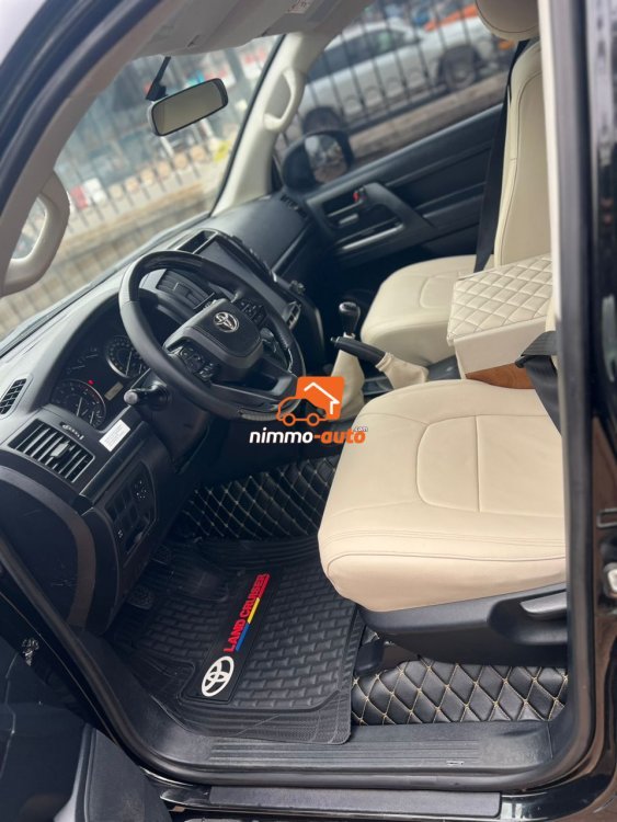 Toyota Landcruiser 2025 à louer pour vos séjours