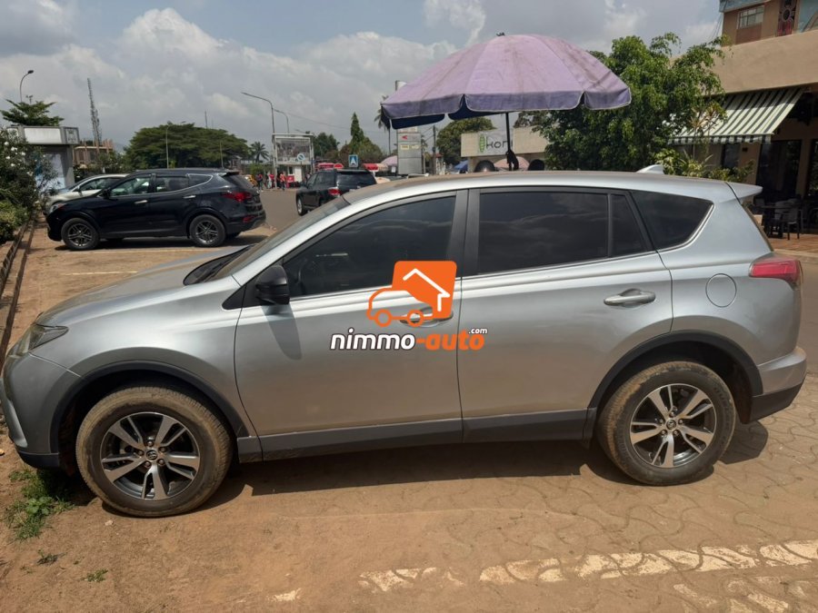 magnifique voiture de luxe pour vos déplacements dans la ville et hors ville au prix imbattable
