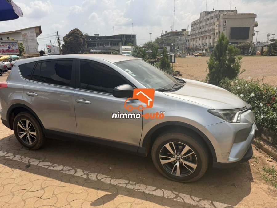 magnifique voiture de luxe pour vos déplacements dans la ville et hors ville au prix imbattable