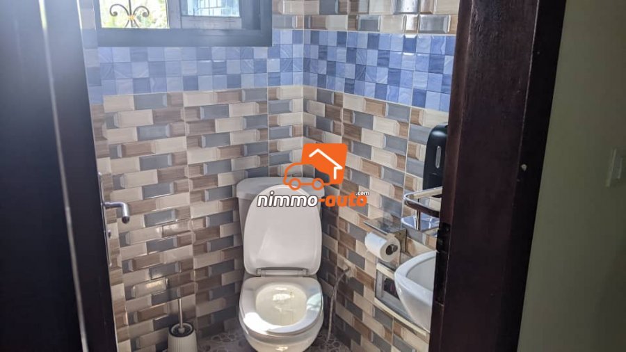 Appartement meublé de 3 chambres paisible et moderne à Odza