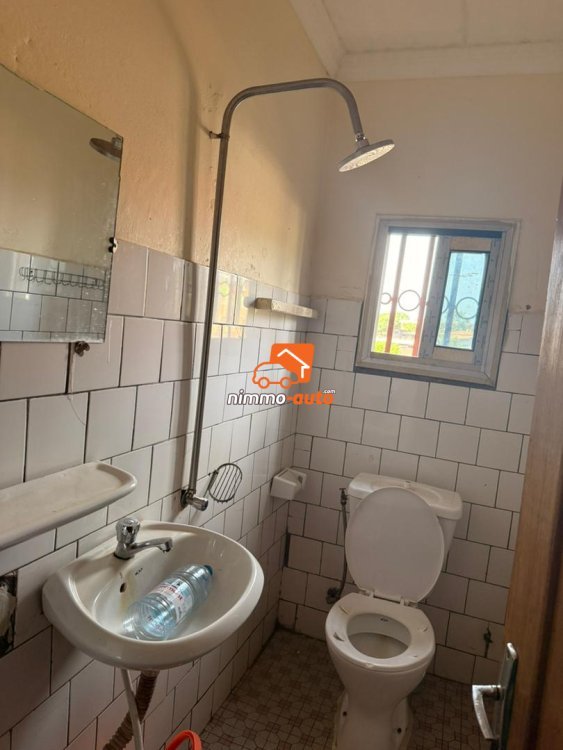 Duplex Moderne à Vendre – TKC, Yaoundé, en bordure de route (pour habitation ou bureau) sur 400sq.m (mètre carré avec TF)