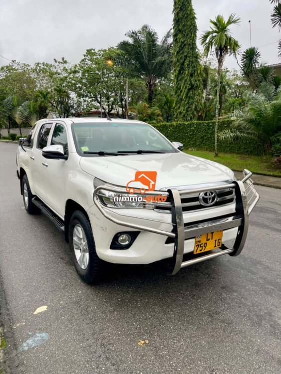 MAGNIFIQUE TOYOTA HILUX A LOUER DANS LA VILLE DE DOUALA