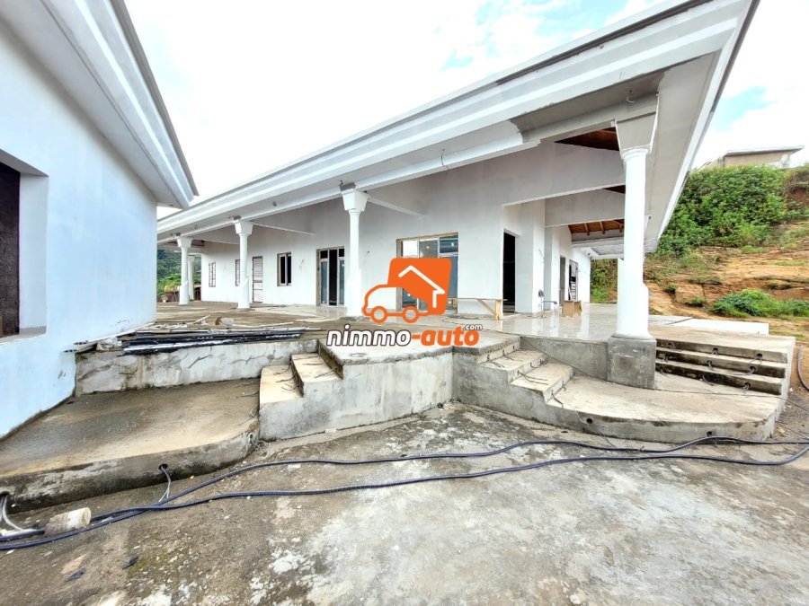Magnifique Villa de 1000m² Type Americain à vendre au Parcours Vita