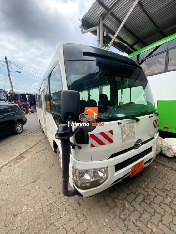 COASTER TOYOTA A LOUER DANS LA VILLE DE DOUALA