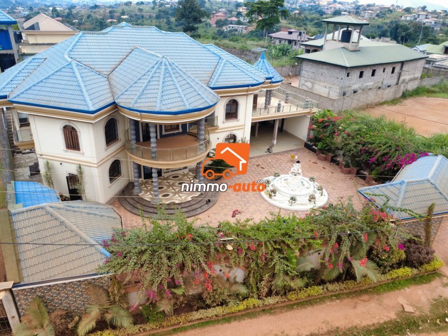 TRES GRAND ET BEAU ET MAGNIFIQUE DUPLEX  A VENDRE A ODZA TOUTOULI