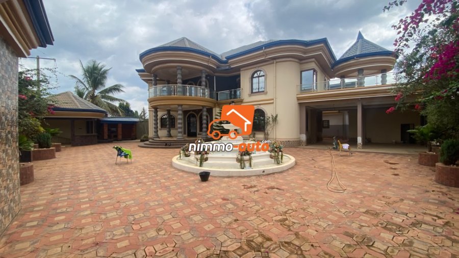 TRES GRAND ET BEAU ET MAGNIFIQUE DUPLEX  A VENDRE A ODZA TOUTOULI