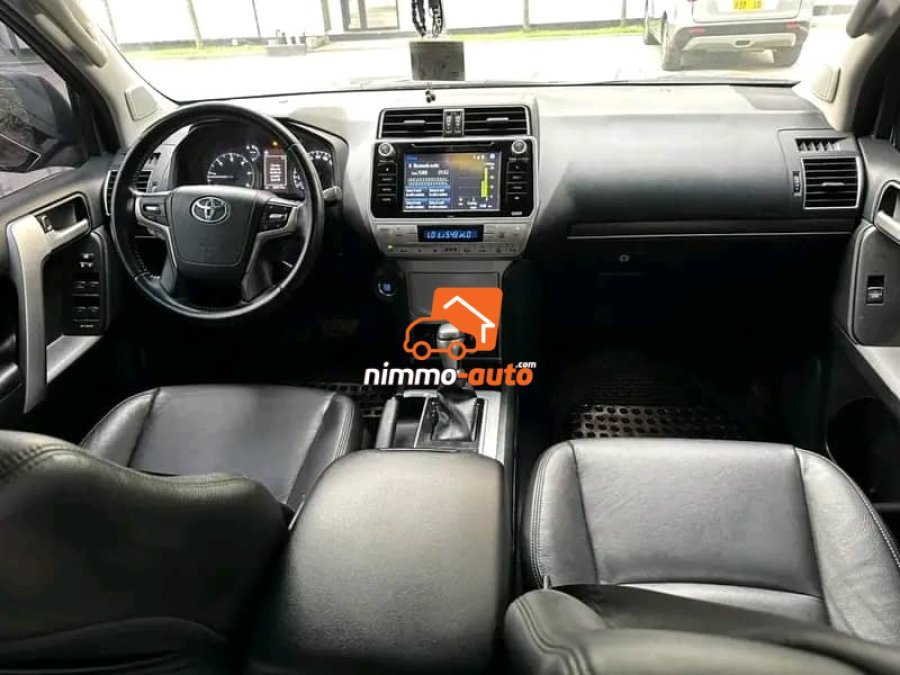 TOYOTA LAND CRUISER PRADO A LOUER A DOUALA