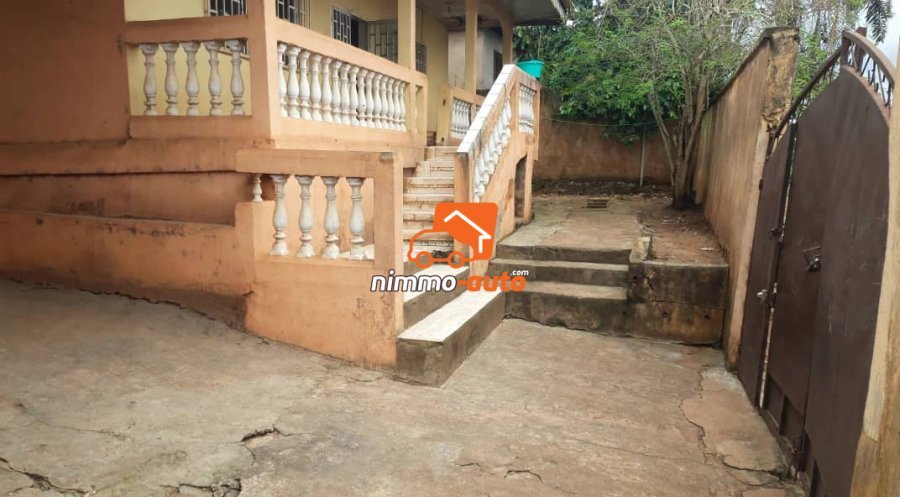 TRES BELLE VILLA  A LOUER A YAOUNDE MIMBOMAN