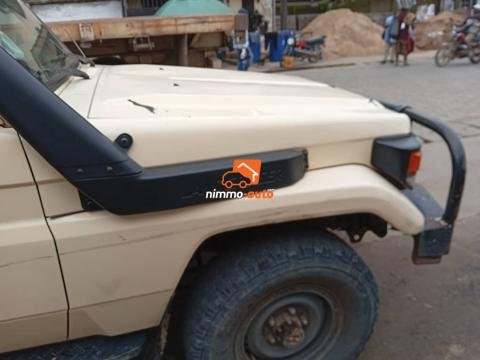 Véhicule a louer de marque Toyota Landcruiser