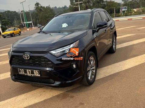 Véhicule Toyota Rav 4 nouveau modèle à louer avec chauffeur en ville ou hors ville pour tous vos déplacements