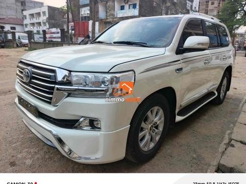 Toyota Landcruiser 4X4WD version 2015 tunée 2020 de Dubai