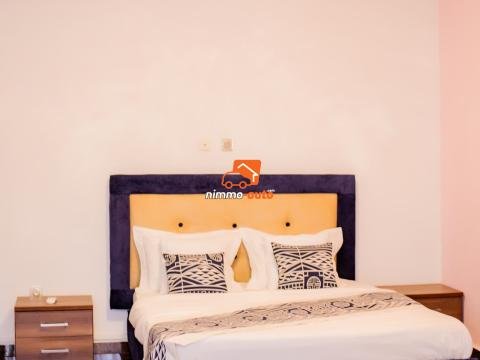 Vaste appartement meublé à louer à Japoma