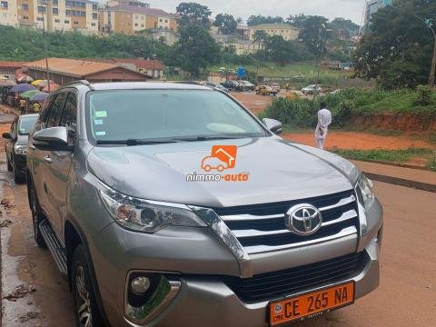 Magnifique Toyota Fortuner en excellent état à louer dans la ville de Yaoundé et hors