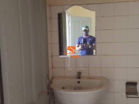 local commercial a louer emia