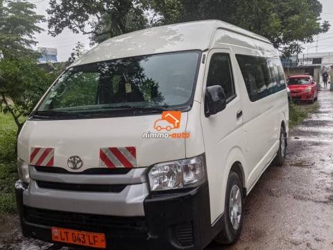 Magnifique hiace à louer dans la ville de Douala et en dehors