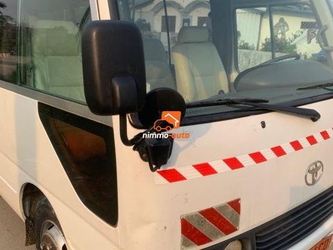 Coaster de 30 places à louer dans la ville de Douala