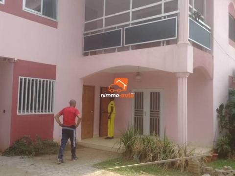 Magnifique duplex à vendre à Bastos