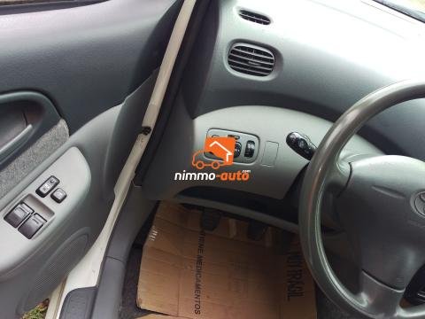 Yaris 2002