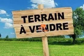 Terrain commercial à vendre au Carrefour biyemassi