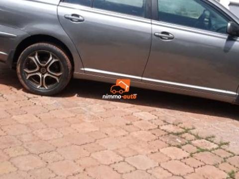 Avensis Tête de cochon à louer à Yaoundé
