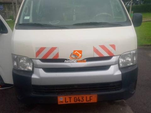 Hiace 15 places à louer à Douala au prix de 110000fcfa dans la ville et négociable hors de la ville