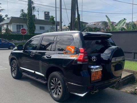 Toyota Prado 7 places très propre à louer
