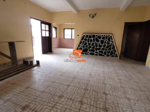 Appartement individuel à louer à Nsimeyong terre rouge