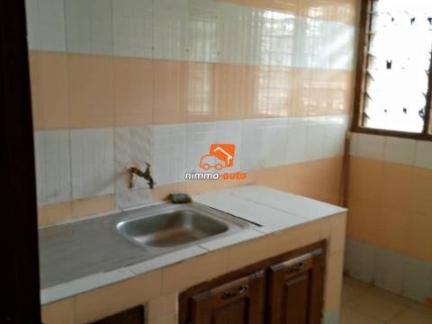 Appartement moderne à louer à Titi garage