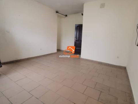 Appartement moderne à louer à Efoulan