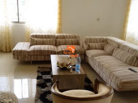 Appartement meublé 03 chambres à louer à Bastos