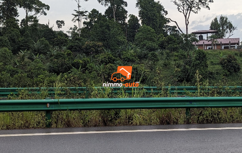 Terrain titré lotis en bordure de l'autoroute yde-dla