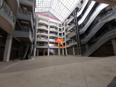 Très Grand Bureau Super Standing dans un Centre Commercial