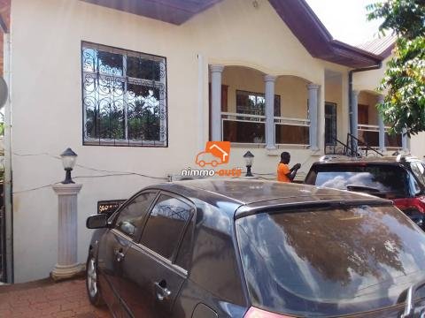 Toyota 115 à louer à Yaoundé