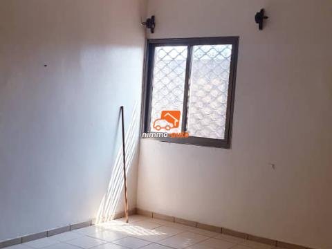 Incroyable appartement moderne situé à Biyemassi