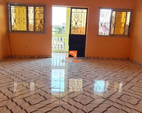 Appartement nouvellement construit à louer à Etoudi par Abattoir