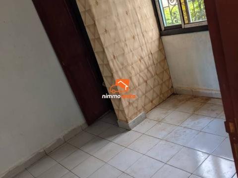Studio moderne à louer à Nsimeyong terre rouge