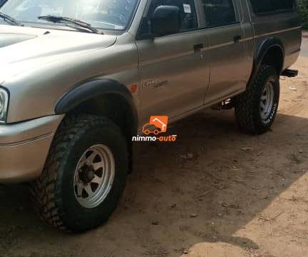 Pick-up avec grosses roues à louer à douala