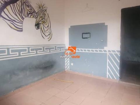 Petit studio moderne bien spacieux à louer à Nsimeyong