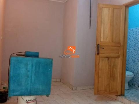 Chambre moderne bien propre nouvellement construite à Makepe
