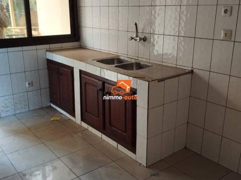 Appartement à louer à bastos bordure de route