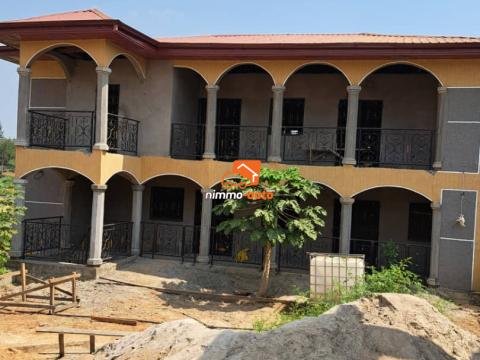 Maison en chantier à vendre après le collège Monti