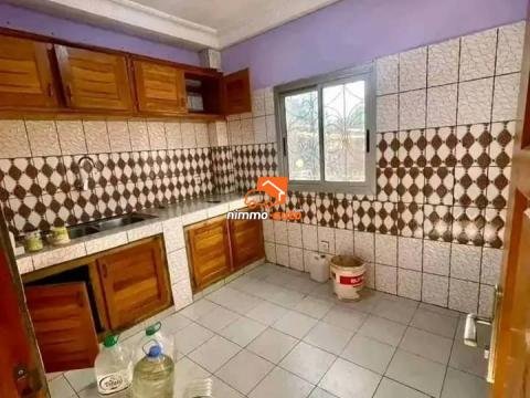 Incroyable appartement moderne staffé partout à louer à Nsimeyong terre rouge