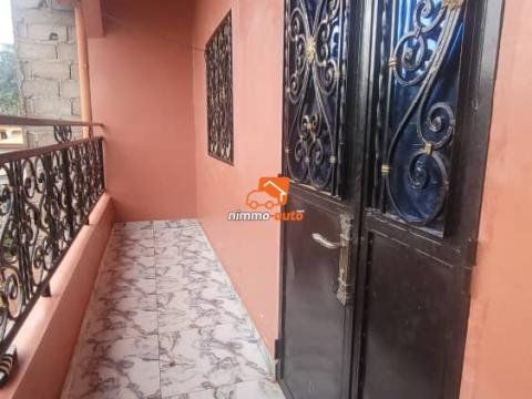 Incroyable appartement moderne situé à nouvelle route Nsimeyong sans parking