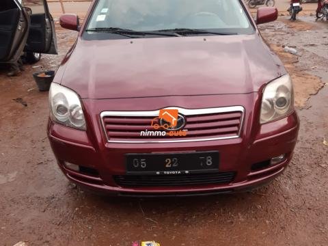 Toyota Avensis à louer avec chauffeur ou sans dans la ville de Yaoundé et en dehors