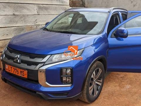 Voiture de luxe Mitsubishi à louer à Yaoundé et en dehors