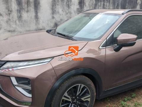 magnifique voiture de luxe a Yaoundé a votre disposition pour vos séjours et vos tourismes dans la ville et hors ville