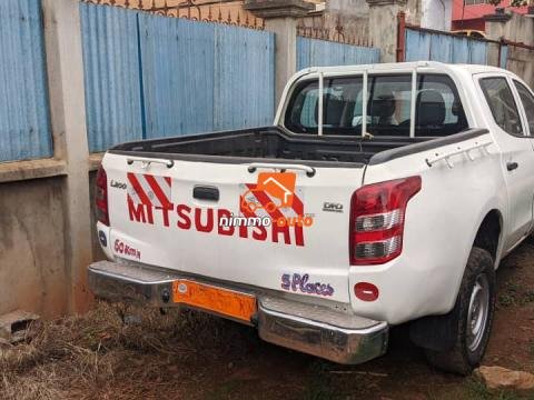 Véhicule à louer à Yaoundé et en dehors de marque Mitsubishu sortie cami et quasi neuf