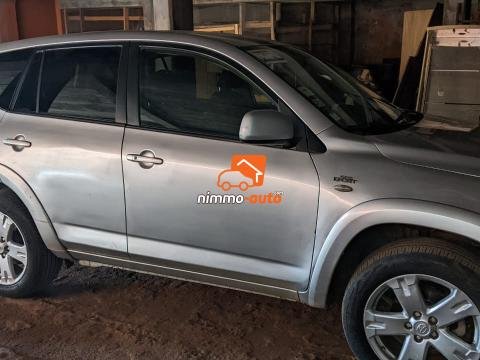 Rav 4 avec chauffeur à louer dans la ville de Yaoundé et en dehors