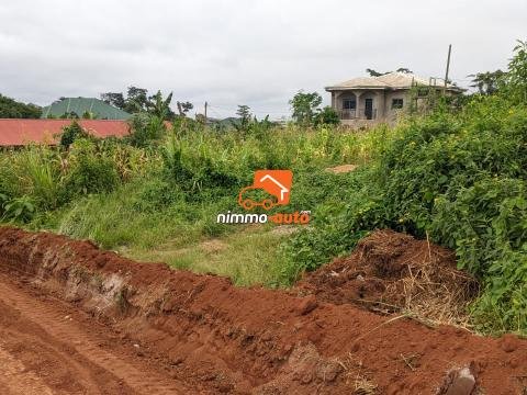 Terrain a vendre a nyom plus précisement vers le petit marcher